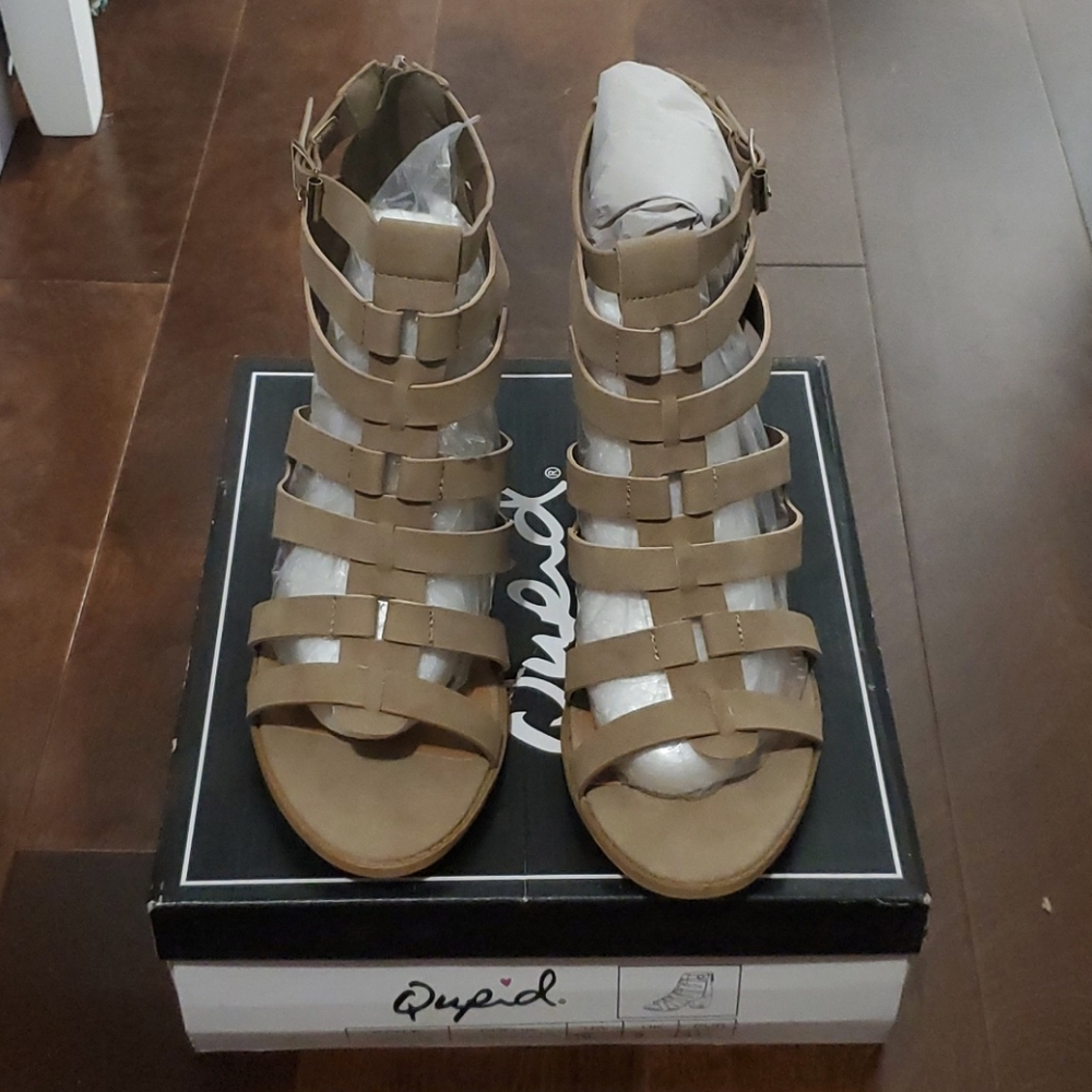 NEVER BEEN WORN/BRAND NEW Qupid Core-91x Shoe